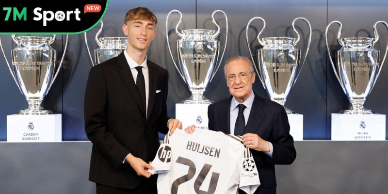 Dean Huijsen trong buổi ra mắt tại CLB Real Madrid