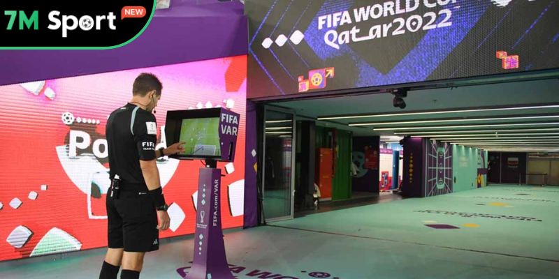 VAR - Những luật mới nhất về trợ lý trọng tài La Liga 10 Luật mới về VAR có các ưu điểm gì đáng chú ý?